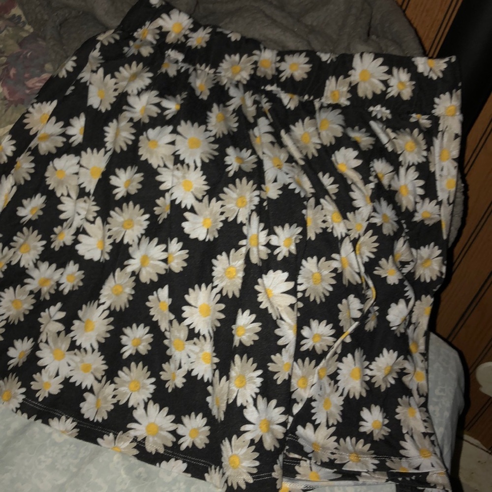 women’s daisy skirt